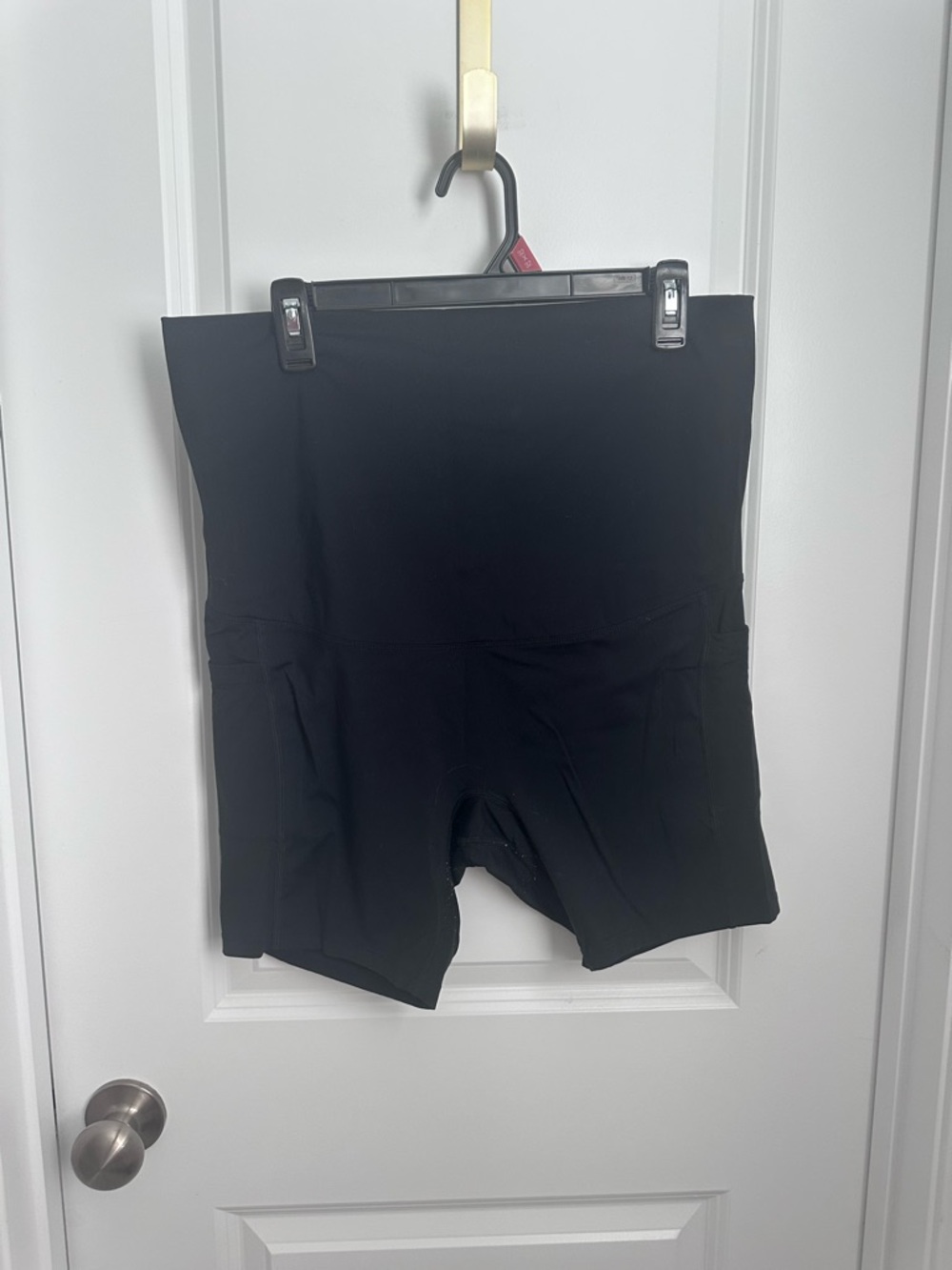 Maternity bike shorts with pockets